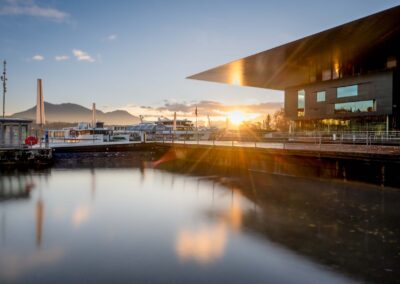 Das Kultur- und Kongresszentrum Luzern (KKL) wurde 1998 eröffnet. Das KKL, erbaut nach den Plänen des Architekten Jean Nouvel, ist ein multifunktionaler Bau in der Stadt Luzern. 